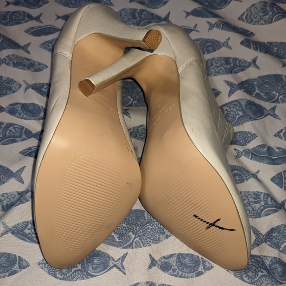 Winter Sale ❄️ Cream colored slip-on heeled booties - Picture 4 of 5